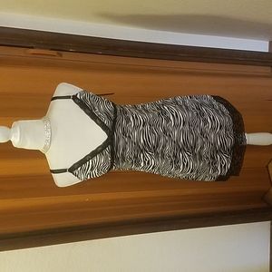 BLACK AND WHITE ZEBRA STRIPE NIGHT GOWN